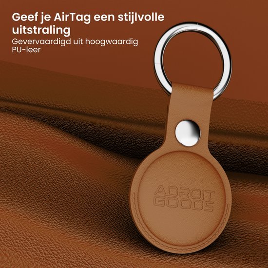 Bruine leren sleutelhanger met metalen ring en Opdruk AdroitGoods boven bruin leer