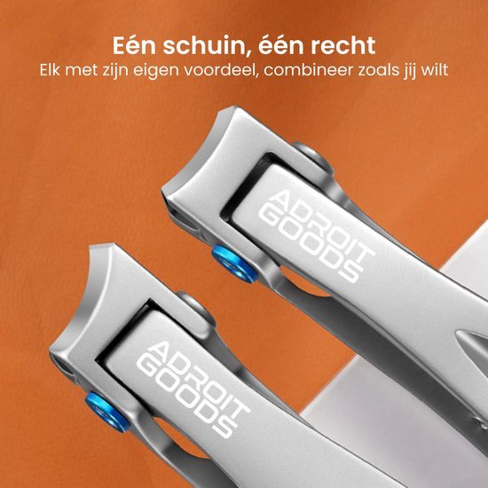 Twee zilveren nagelknippers met blauwe scharnieren en Adroit Goods logo op oranje achtergrond.
