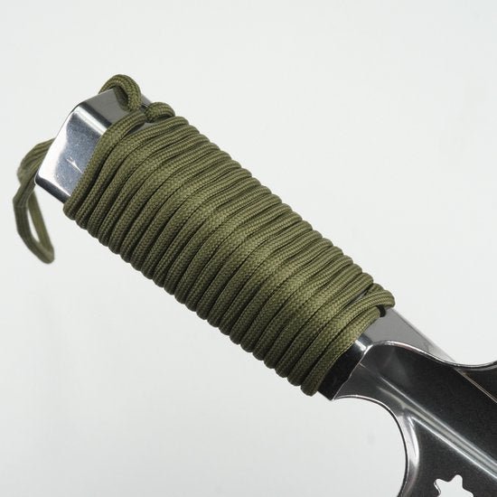 Zilverkleurig handvat met groene koordwikkeling voor extra grip en duurzaamheid.