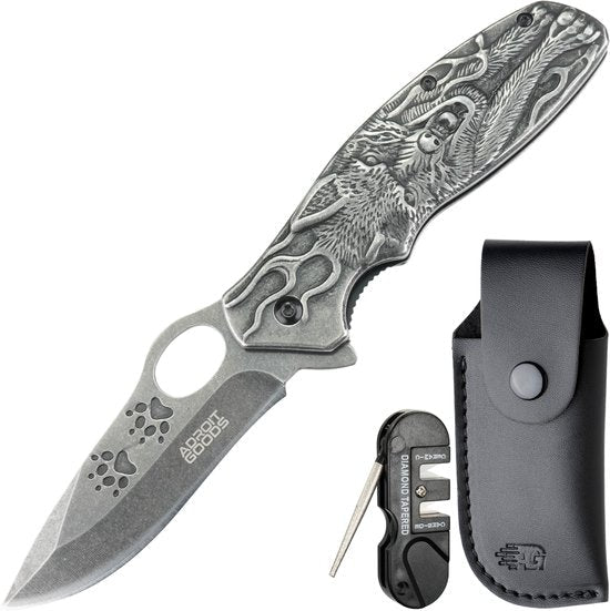 Opvouwbaar mes met gravure van een wolf, inklapbaar handvat en zwarte leren hoes