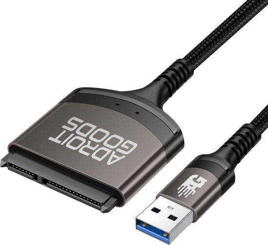 Zwarte kabel met USB 3.0 aansluiting en brede connector met AdroitGoods-logo in grijs.