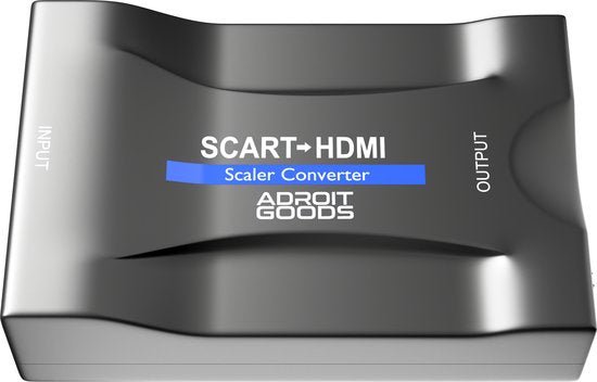 Zwarte SCART naar HDMI omzetter van AdroitGoods met duidelijke aanwijzingen voor input en output.