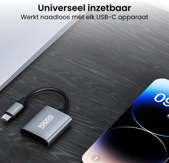 compact universeel usb-c adaptertje op donkere ondergrond naast smartphone