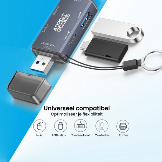 Adapter met USB en USB-C poorten en metalen draaibare USB-stick op blauwe en witte achtergrond