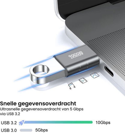Zilveren USB-stick aangesloten op laptop voor snelle gegevensoverdracht met USB 3.2 poort