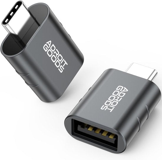 Universele USB-C naar USB adapter in grijs met AdroitGoods logo, compact design voor verbinding