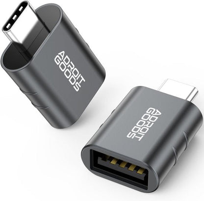 Universele USB-C naar USB adapter in grijs met AdroitGoods logo, compact design voor verbinding