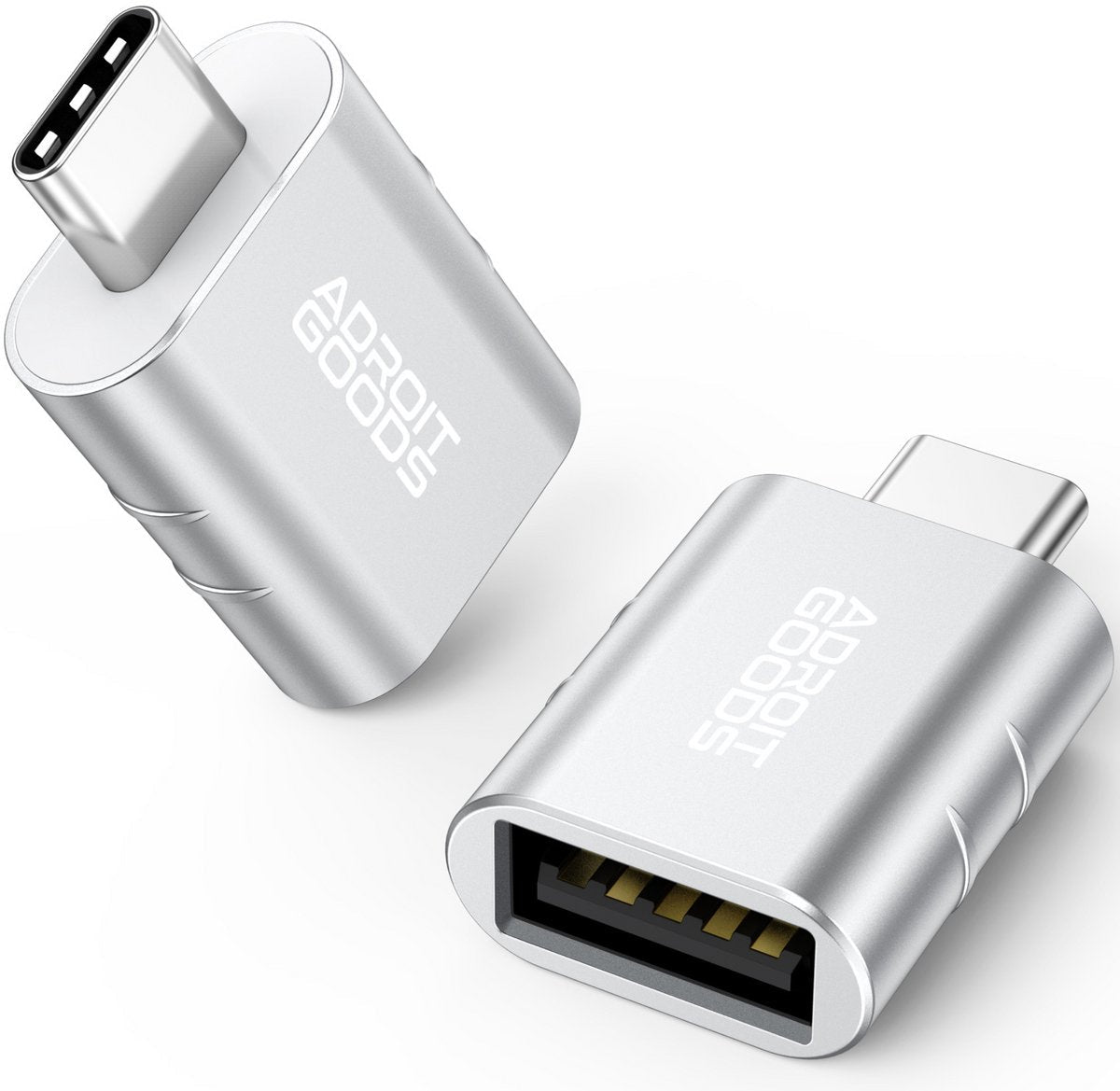 zilverkleurige usb-c naar usb adapter met wit logo en metalen behuizing in helder licht