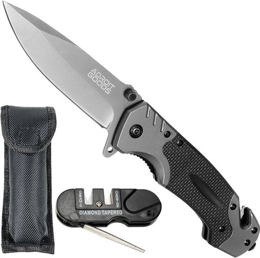 Opgevouwen zakmes met zwarte handgreep, slijper en nylon hoes naast het mes gelegd.