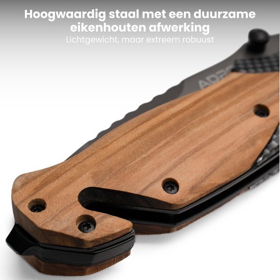 Close-up van een stevig handvat met eikenhouten afwerking en zwarte schroeven