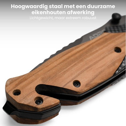 Close-up van een stevig handvat met eikenhouten afwerking en zwarte schroeven