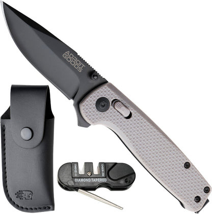 Opvouwbaar mes met zandkleurige handgreep, zwart lemmet en slijper met zwarte hoes erbij