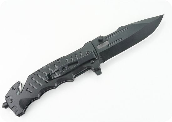 zwarte inklapbare zakmes met robuust handvat en zaagfunctie op witte achtergrond