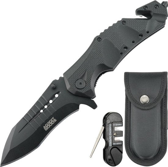 zwarte inklapbare mes met gekarteld handvat en slijper met draaghoes naast elkaar geplaatst