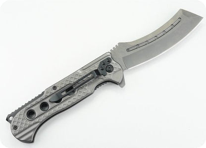 vouwbaar mes met een robuust metalen handvat en een gebogen lemmet met groeven