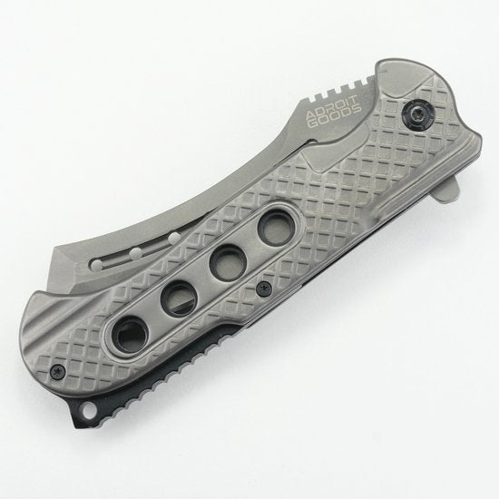 gevouwen grijs inklapbaar zakmes met ergonomisch ontwerp en merknaam AdroitGoods zichtbaar