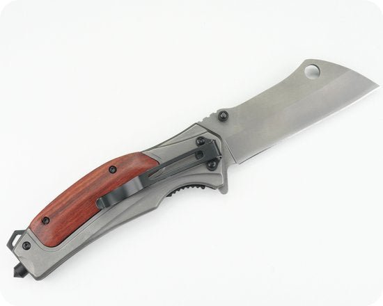 Vouwmes met houten handgreep en roestvrijstalen lemmet op witte achtergrond