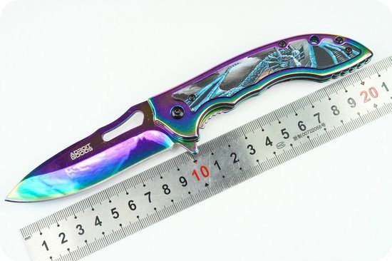 Opvouwbaar mes met kleurrijk iriserend lemmet en handgreep afgezet met een draakdesign.