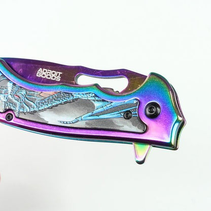 opvouwbaar zakmes met kleurrijke metalen behuizing en gravure van slang