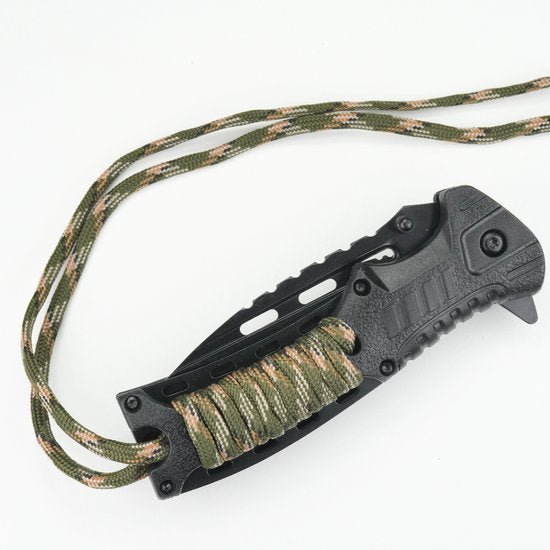 opvouwbaar zwart mes met camouflage koord en robuuste handgreep voor outdoor gebruik