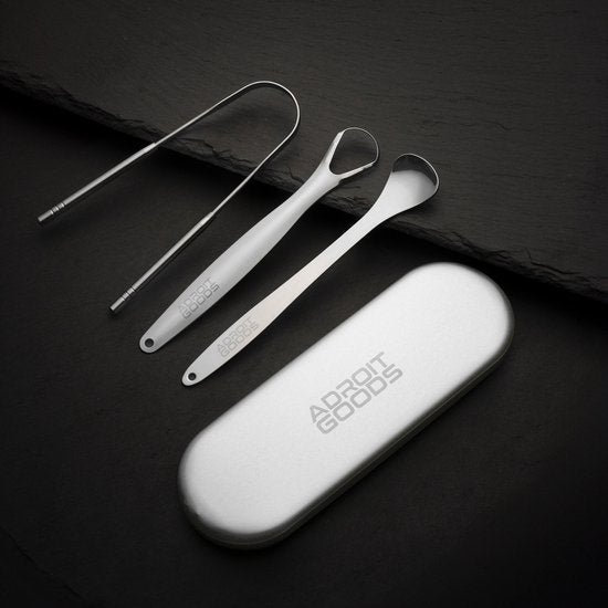 Set van drie roestvrijstalen oorreinigingshulpmiddelen met bijbehorende metalen bewaardoosje