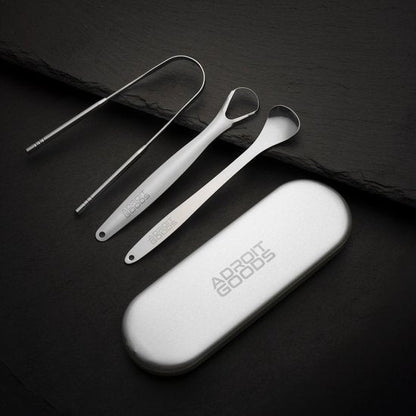 Set van drie roestvrijstalen oorreinigingshulpmiddelen met bijbehorende metalen bewaardoosje