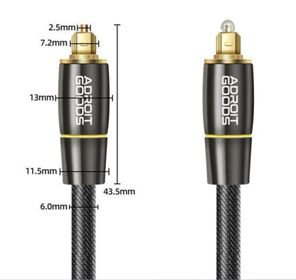 zwarte audiokabel met gouden connector en afmetingen, voorzien van AdroitGoods logo