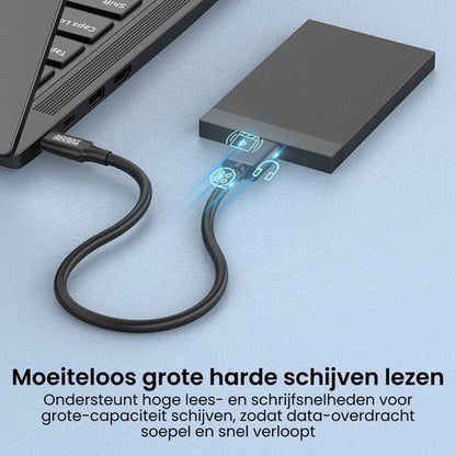 Draagbare externe harde schijf aangesloten op laptop via usb-kabel voor snelle dataoverdracht