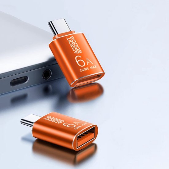 Oranje USB-C adapter met 6A en 120W max vermogen van AdroitGoods in professionele setting