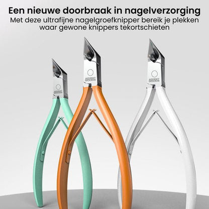Drie ultrafijne nagelgroefknippers in verschillende kleuren voor precieze nagelverzorging.