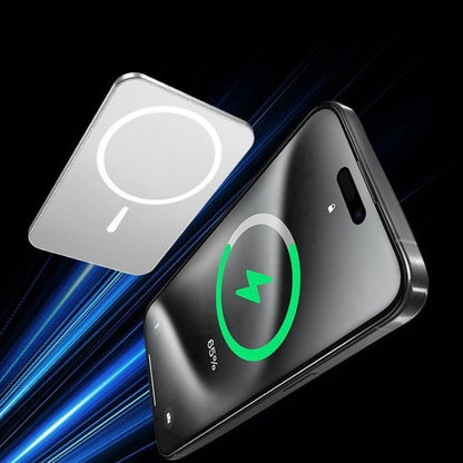 Draadloze oplader en smartphone in hoekige zwarte behuizing met laadstatus indicator