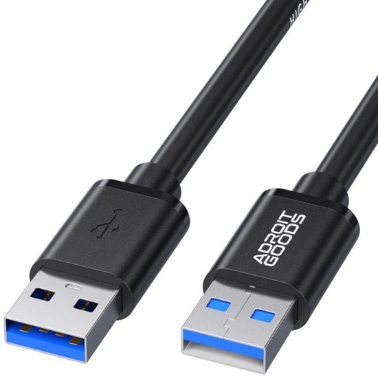 Zwarte USB 3.0 kabel met blauw accent en AdroitGoods logo op connectoren