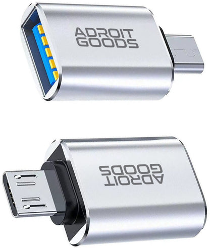 zilverkleurige USB-adapter met micro-USB aansluiting en blauwe binnenkant duidelijk zichtbaar