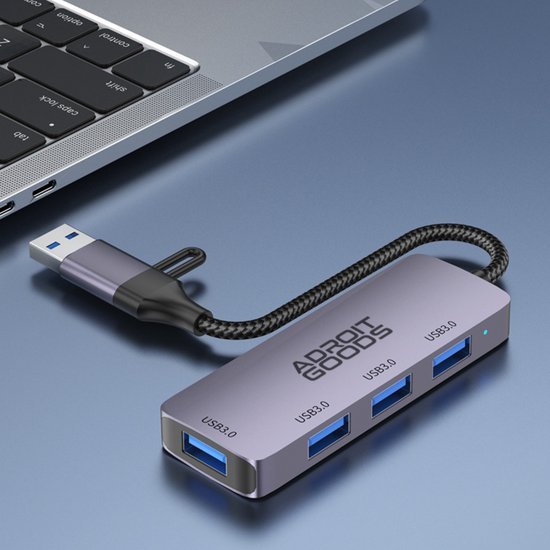 AdroitGoods USB 3.0 hub met vier poorten aangesloten op laptop via compacte kabel