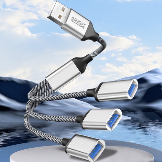 Stevig georganiseerde USB-splitter met drie aansluitingen en gevlochten kabel van AdroitGoods