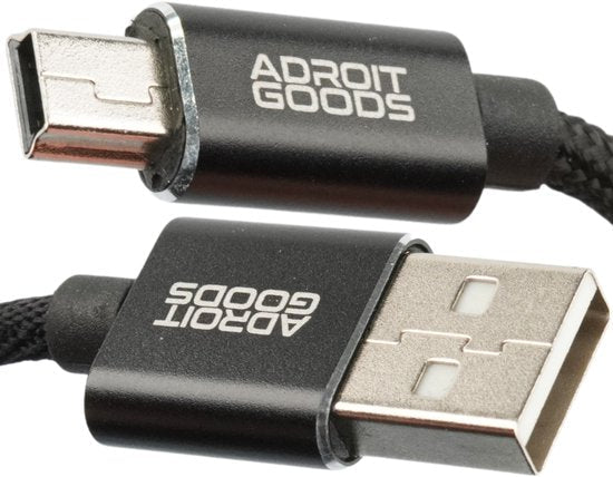 Zwarte AdroitGoods kabel met USB-A en USB-C connectoren en gevlochten kabelmantel