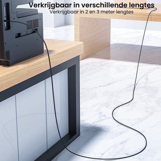 Zwarte kabel verbonden met zwart apparaat op houten bureau in lichte ruimte met marmeren vloer