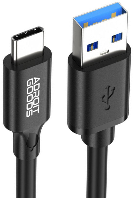 Zwarte USB-C naar USB-A 3.0 kabel met Adroit Goods merknaam op de connectoren