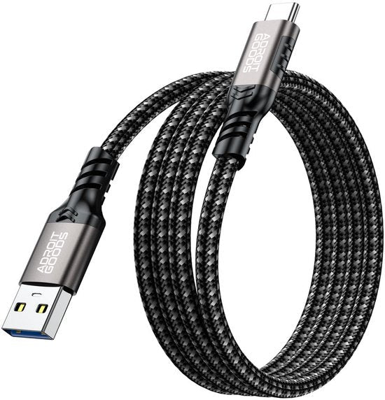 Zwart gevlochten oplaadkabel met USB-A en USB-C connectoren en metalen behuizing