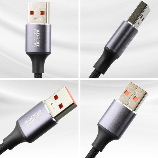 close-up van een grijze USB-kabel met metalen behuizing en zwarte connectoren in verschillende hoeken