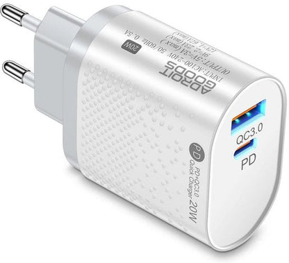 witte oplader met twee usb-poorten en europese stekker voor snel opladen