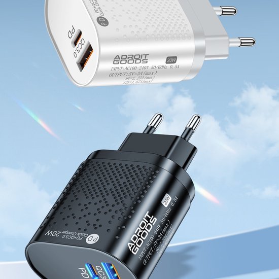 twee AdroitGoods USB-opladers in wit en zwart met golvend patroon en blauwe en oranje oplaadpoorten