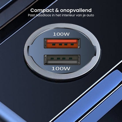 Compact dubbele USB-poort met 100W vermogen geïntegreerd in autointerieur zonder op te vallen