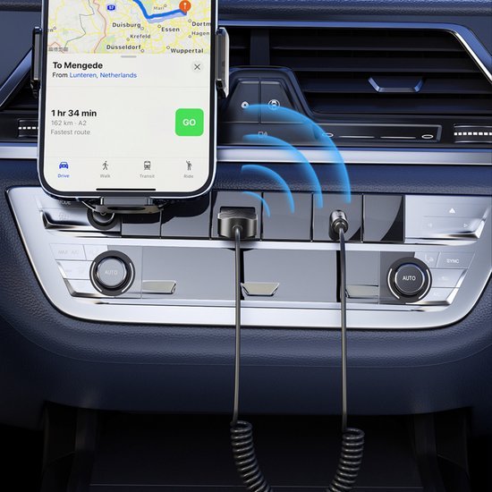 Smartphonehouder in auto met laadkabel en navigatie op scherm naar Mengede Nederland