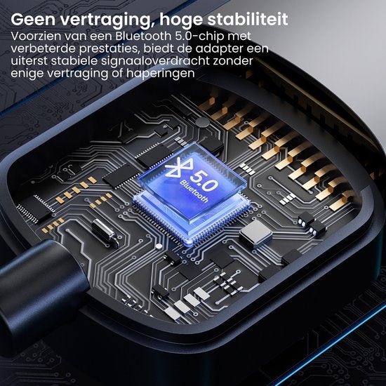 Close-up van een elektronisch circuit met een Bluetooth 5.0-chip en connectoren voor signaaltransmissie