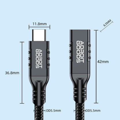 Zwarte AdroitGoods kabel met afmetingen en een geweven beschermhoes zichtbaar naast de connectoren.