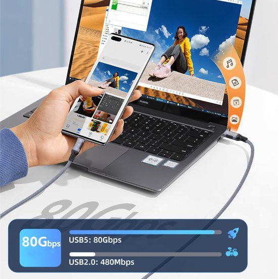 Hand die smartphone verbindt met laptop via snelle USB-kabel voor gegevensoverdracht