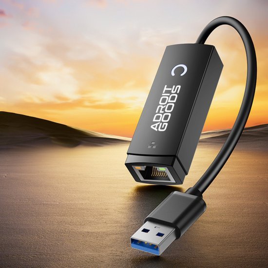 AdroitGoods USB naar Ethernet adapter met zwarte kabel tegen zonsondergang achtergrond