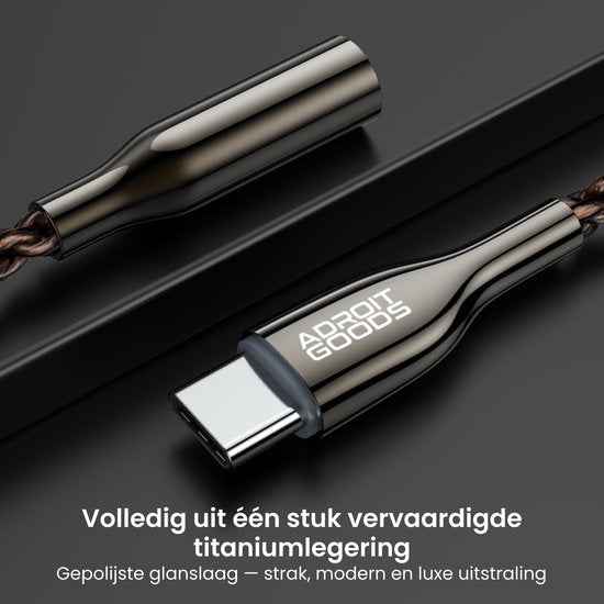 Type-C-kabel met glanzende, gepolijste titaniumlegering en luxueuze afwerking van AdroitGoods