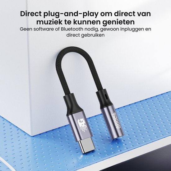 Zwarte audiokabel met USB-C en 3,5 mm aansluiting, flexibel ontwerp om muziek direct te spelen
